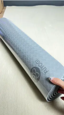 Beautiful yoga mat, the quality is so nice.#fyp #fuyogi #workout #oufit #yoga #workoutathome #Fitness #sports #fridayfriyay #fashionfriday #bongangfridayfriyay #training #tiktokshopfunpayday #Running #hometokshop 
