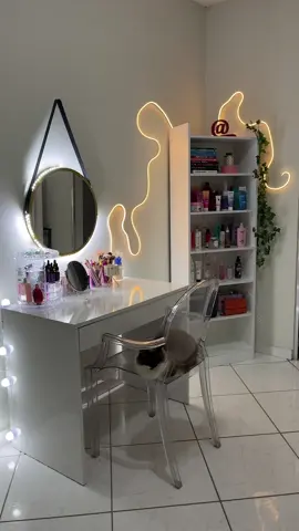 meu cantinho 💗 . . . #penteadeira #quarto #girls #fyp #foryou #viral #penteadeiracamarim #produtinhos 