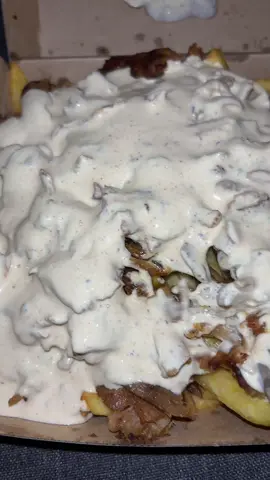 det är så sinnesjukt gott så de råkade bli kebab två dagar i rad.. #kebab #food #Foodie #tasty #yummy #saucy #fastfood #mukbang #FoodTok #feeder #jkpg #sanmarinopizzeria 