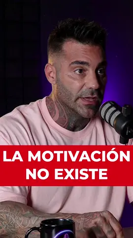 LA MOTIVACIÓN DESAPARECE. Es muy bonito que te muestren todos los días la motivación de ir al gimnasio y que nunca decaiga, pero eso no es así. Todos tenemos problemas en la vida y todos tenemos un cansancio acumulado que te quita las ganas de avanzar. Seamos realistas, nadie es Super Man para poner estar siempre al cien por cien con la alimentación y el entrenamiento. #motivación #nutricion #gimnasio #deporte #Fitness