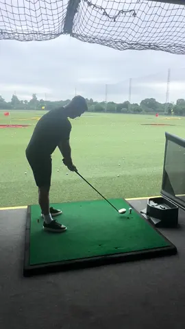 What am I doing wrong 👀⛳️ #fyp #golf #viral 