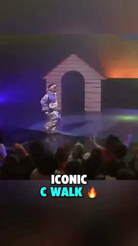 Lil' Bow Wow's C Walk 💯 What y'all think ⁉️ 🎥 Via: Showtime At The Apollo (2001) #rap #hiphop #music #hiphopmusic #rapmusic #cwalk #lilbowwow #dance #dancing #cwalkchallenge #90s #90shiphop #2000s #iconic #throwback #nostalgia #oldschool #oldschoolhiphop #hiphopculture #hiphopofthe90s 