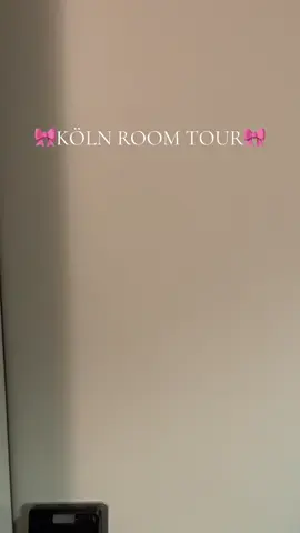 Hier noch ganz spät eine Roomtour hihihihi @LUSIA🤍 #köln #RoomTour #foryoupage #foryou #girlsgirls 