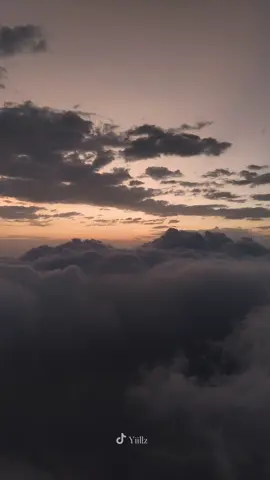 Clouds ☁️🤍 #الباحة #بلجرشي #اكسبلورexplore #capcut #اكسبلور #تيك_توك #ترند #foryoupage #foryou #albaha #تصويري #درونز #الجنوب #fyp #تيكتوك #غيم #غيوم #cloud #clouds #cloudy #fypシ #fy #fypage #funny #fog #ضباب #drone #dronevideo #drones #droneshot 