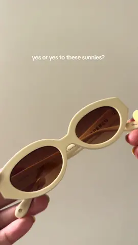 love my new @Aperçu Eyewear sunnies 🌞 use code MARI20 for a pair of your own! #apercueyewear #fyp #sunglasses #summervibes #summeraesthetic #fypage #fypシ゚viral #fy #minimalistaesthetic #neutralaesthetic #fashiontiktok #fashiontok #fashioninspo #scandistyle #scandiavianstyle 