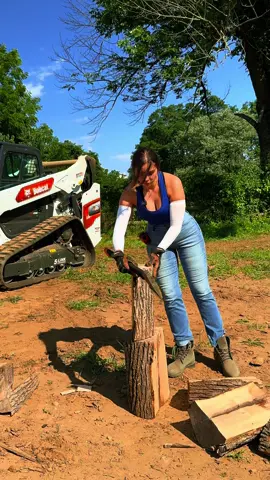 The part where my jaw dropped when it split like that #choppingwood #satisfying #TikTokCreatorSearchInsightsIncentive 