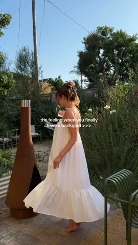 ditched the apartment life & entered my hosting era 🤭☀️🍴👏🏼 #hostingideas #backyardvibes  