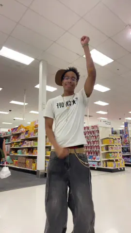 New jeans jersey club is so tuff!🕺🏾(dc:@† 𝐃𝐀𝐕𝐈 †) #fyp #fashion #dance 