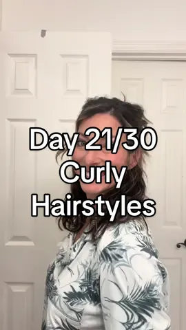 Day 21 of 30 natural curly hairstyles. ✨ #curly #curlyhair #curls #curlscheck #curlsroutine #curlssssssssss #curlsfordays #halfuphalfdownhairstyle #halfuphalfdown 
