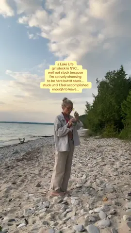 NYC has a sneaky way of trapping you here once you get here…it’s hard to describe…but for some reason this sound is how my brain feels as a 50% nature girl + 50% career driven city girl (I wish there was an in between but I haven’t found it yet) #nyclife #lifeinyour20s #navigatingnyc #lakelife #foodforthought #womeninfinance #womeninbusiness #navigatingyour20s #upnorth #cottagelife #lakemichigan 