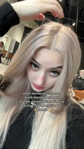 Most of the time I forget people can perceive me so when I hear “that little blonde girl” i start giggling & kicking my feet💇🏼‍♀️🙂‍↕️🙂‍↕️ #platinumblonde #highmaintenance #sprinklesprinkle #softlife #niatoks #housewife #luckygirlsyndrome #feminineenergy #luxurylife 