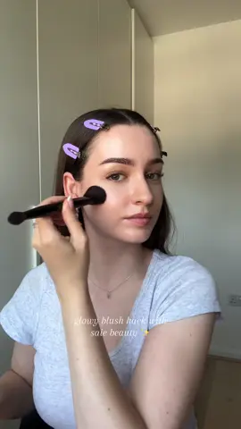 Glass skin blush hack with @Saie using their new glowy supergel in shade roseglow, dew blush in baby and the double brush 🤍 #saiebeauty #glassskin #glowyblush #makeuphack 
