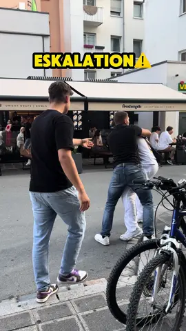 Was würdest du machen?🤔 #nicoduscht #comedy In diesem Video wurde niemand bedroht oder gemobbt! Alle in diesem Video sind professionelle Schauspieler und wussten genau was sie machen! 