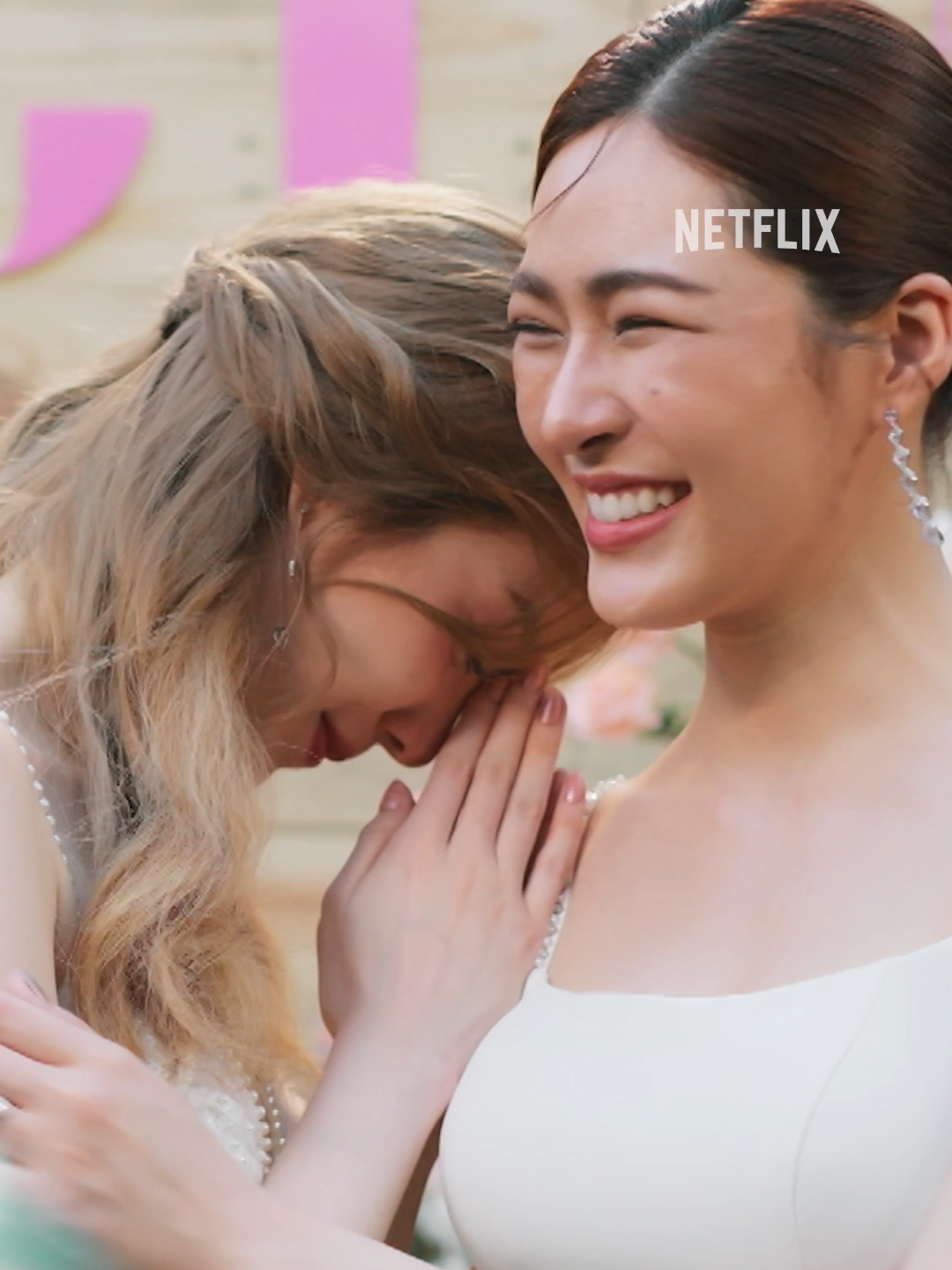 The LadaEarn wedding, a.k.a. the wedding of the century 🥹 Who's still crying?? 🙋‍♀️ #TheSecretOfUs #หลิงออม #ใจซ่อนรัก #LingOrm #Lingling #Orm #หลิงหลิงคอง #ออมกรณ์นภัส #LinglingKwong #OrmKornnaphat #Netflix