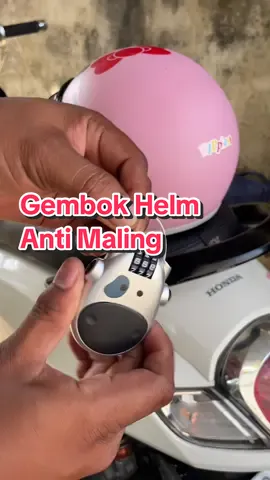 Solusi helm motor aman di parkiran dengan #gembokantimaling #gembokhelm #gemboktalibaja #gembokkode #kuncihelm 