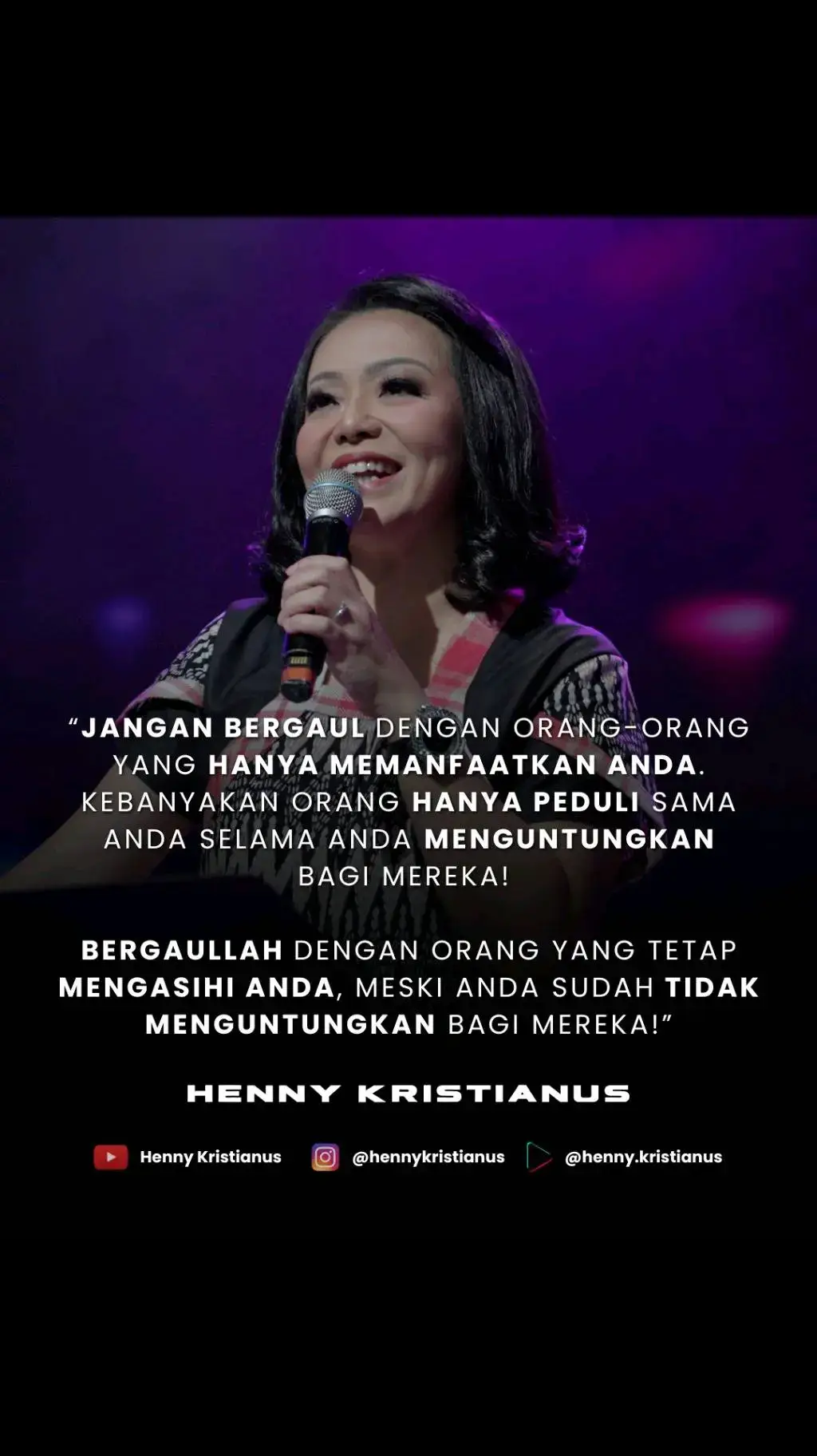 Jangan biarkan orang menipu kita, bergaullah dengan orang yang tetap mengasihi kita meskipun kita sudah tidak menguntungkan bagi mereka. AMSAL 19:6 Banyak orang yang mengambil hati orang dermawan, setiap orang bersahabat dengan si pemberi. AMS 26:24 Si pembenci berpura-pura dengan bibirnya, tetapi dalam hati dikandungnya tipu daya. #quotesoftheday #quotes #quotestagram #hennykristianus #marah #angry #emotional #happy #relationshipgoals 