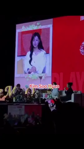 Biểu cảm trên khuôn mặt của Jiwon sau khi fan hét lên KSH#kimsoohyun #kimjiwon #kimkimcouple #lethao081099  