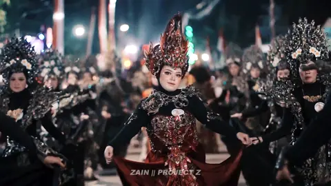 monyet e joget sek wkwk @𝙋𝙤𝙥𝙤𝙠 𝘽𝙖𝙬𝙖𝙣𝙜📍 @PS Project @TEAM BODREXX @BP Audio Official  drone view from @zidanfcrl  #karnaval #clumprit_pagelaran_malang #cinematic #karnavalsoundsystem #malang #soundsystem 