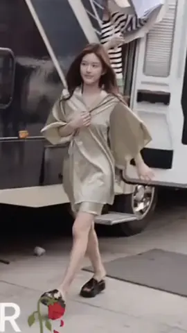 curiga sedikit sama baju nya xu yan 🤭 #LovesAmbition #zhaolusi_赵露思 #zhaolusi #cdrama #cdramalover #fyp #fypシ゚viral 