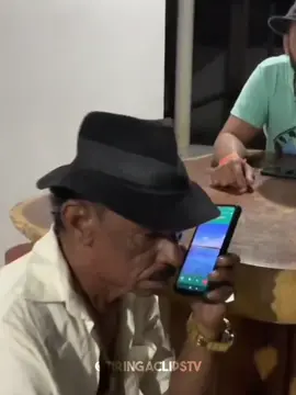 Tiringa atendendo o telefone  #tiringaecharlles #charlesetiringa #comediaselvagem #tiringa #tiringaoficial #tiringamemes #tiringa_comedia_selvagem #CapCut 