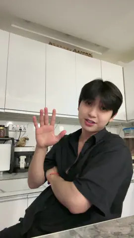 makakabisado ko na lahat ha? hahahaha new vlog later! 5pm 🤭