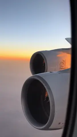 A380 engine view 🤩🤩 #fyp #foryoupage #foryou #aviation #planespotter #planespotting #a380 #emirates #overtheclouds 