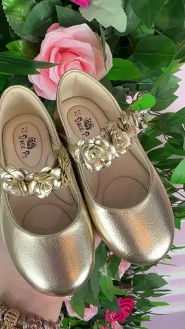 Aquela sapatilha dourada que sua princesa #ama ! #sapatilhainfantil #amosapatilha #passarelamixtaquara #sapatilhadouradainfantil 