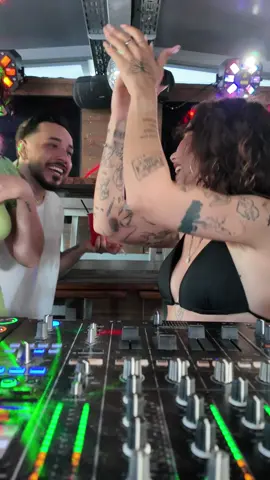 good vibes and good people #fy #foryou #fürdich #fyp #femaledj #dj #djlife #germany #deutschland #berlin #münchen #stuttgart #frankfurt #hamburg #viral #music #fun #party #friends #goodvibes #baile #brazilfunk #brazil #afro #afrobeats