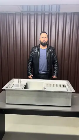 Buenas tchê!  Cuba da linha versatille da Lavello! Medidas: 80x40x21cm Toda feita em aço inox 304 de 1,5mm de espessura com acabamento escovado. Fabricamos sob medida e enviamos para todo o Braisil! Entre em contato pelo WhatsApp: (54)98100-2015 Lavello, originalidade e refinamento em aço inox. ®️ #cozinha #cozinhaplanejada #inox #calhaumida #stainlesssteel #reforma #stainlesssteel #sobmedida #madeforlife #designdeinteriores #projetoentregue #cubasdecozinha #projetodeinteriores #projetodearquitetura #dicas #dicadearquitetura #conforto#handmade#luxo