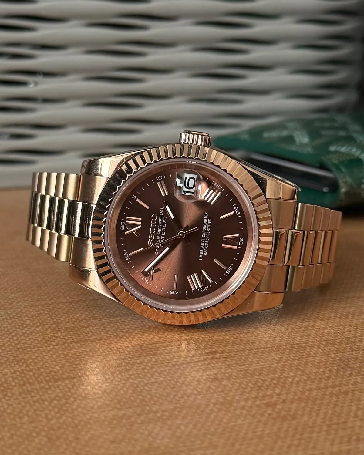 The rose gold and chocolate combo is unmatched🍫 DM us if you’re interested in customizing a timepiece today ✅ #seiko #seikomod #customwatch #watch #royaloak #WatchCollection #automaticwatch #seikocollector #timepiece #seikomodder #watchgame #customseiko