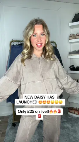 Shes here!!! Grab her while you can girls 😍😍😍 #fyp #dovegreyacidwash #bomberjacket #tracksuit 