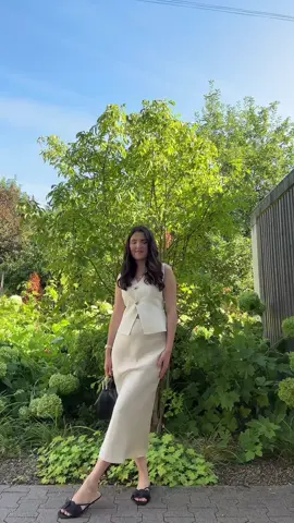 Outfit check in the garden🌿☘️ #outfitcheck #garden #neutrals #neutralaesthetic #classy #zara #vest #beige #neutral #oldmoneyaesthetic 