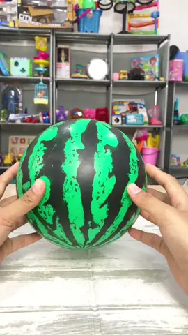 MAINAN BOLA KARET SEMANGKA #mainan #mainananak #mainanviral #mainanunik #mainanaman #bolakaret #bolasemangka #pompaportabelmini #pompaportable 
