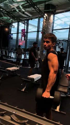 14 years old 🥱 #gym #GymTok #gymrat #gymmotivation #fittness #biceps #bodybuilding #fyp #fypシ #keşfet #kesfet 