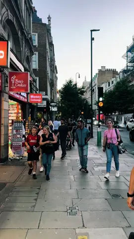 😍🇬🇧 #foryou #london #viralvideo #londonlife #fyp #uk #travel #travellife #beautifulview #uktiktok #viral #unitedkingdom 