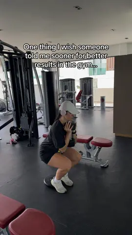 Thank me later 😉 Seriously though, training with actual intent is a GAMECHANGER that will transform your results the gym 🔥 #gymgirlshit 