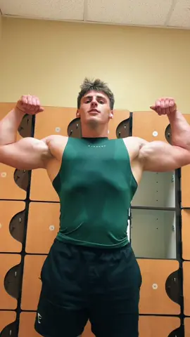 Gettin a lil hot in here💪🔥 #flex #workout #fun #tiktok #GymTok #viral