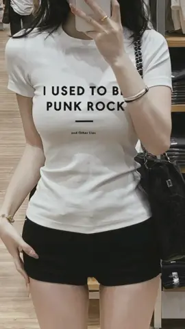 เสื้อยืดรุ่นสลิมฟิต ใส่แล้วเข้ารูป หุ่นดี #เสื้อยืด #เสื้อยืดเข้ารูป #เสื้อผ้าแฟชั่น 