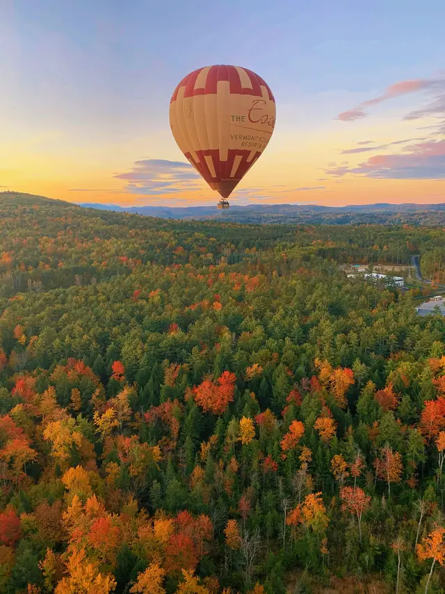 Throw back to the best way to see Vermont foliage.. I can smell fall #hiketok #vermont #vermonttiktok #fallinvt #vermontfall #vermontfoliage #fall #newenglandfall 