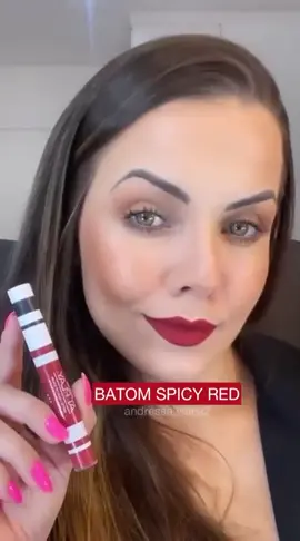 *Batom Líquido Matte At Play* 📌  Em uma fórmula que une o acabamento matte ao conforto na utilização, pigmentos marcantes que garantem uma alta cobertura em uma única camada e alta fixação para te acompanhar ao longo do dia. *Você já tentou usar ele assim?!* 👀 _Muuuuuuito mais fácil de passar_ ❤️ ✨• Acabamento matte com alta cobertura já na primeira camada. ✨• Longa duração. ✨• Fórmula confortável.#marykay #marykaybrasil #Hidratação #batommarykay 