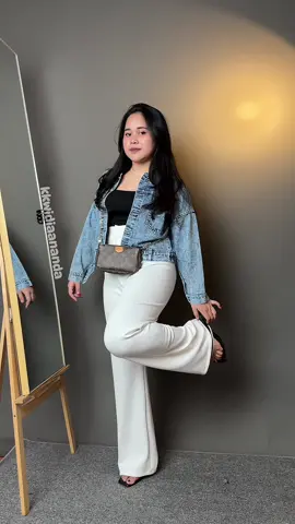 Rekomendssi jaket jeans crop 😍💗 #jaketjeanswanita #kulothighwaist #outfitsimple 