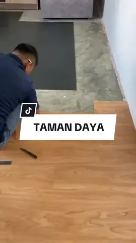 Lantai simen takperlu nk tikar getah. Direct tampal vinyl floor lagi mudah #spcflooring #fyp #tipsandtricks 