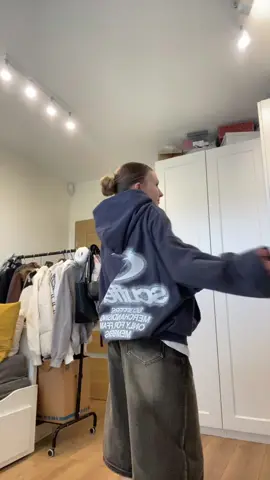 I like this trend💃🏻💃🏻💃🏻 Hoodie from @SCUFFERS //dc@Ro.makka #foryou #fypシ #dancechallenge #dc #fyp #dance #viral #dancer #trend #trending 