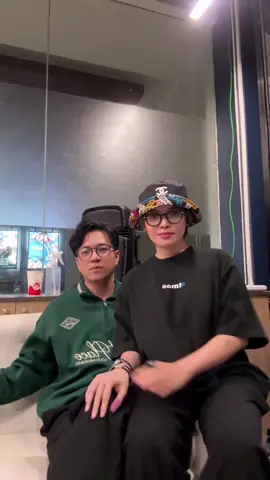 napagtripan na naman si boy palagiii😅 @TJ Monterde hapii na naman si babygirl @KZ HAHAHA #fyppppppppppppppppppppppp #foryou #fyp #tjmonterdemusic #tjmonterde #kztandingan #kzandtj #justgivememymoney #funnyvideos #boypalagi #couple 