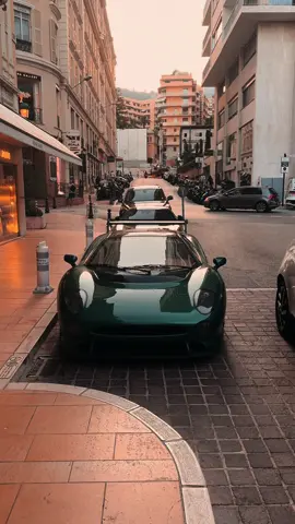 First xj220 Ive seen😍😍😍#jaguar #xj220 #v8 #v12 #britishcar #british #carsoftiktok #carsofdubai #cars #car #carsofmonaco #monaco #hypercar #viral #fyp 