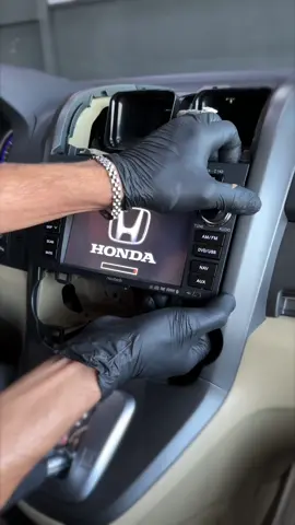 Honda CR-V (2007-2012) aracınızı modern teknolojinin tüm olanaklarıyla donatmaya ne dersiniz? Carvocal olarak, bu harika Android Multimedya Sistemi'ni başarıyla uyguladık. Artık yolculuklarınız daha eğlenceli ve keyifli olacak. Bu sistemin sunduğu avantajları ve özellikleri videomuzda keşfedin ve aracınıza bu yeniliği ekleyin! Ürün Özellikleri: 1. Geniş ve Net Ekran: 2. Android İşletim Sistemi: 3. Navigasyon Sistemi: 4. Multimedya Desteği: 5. CarPlay ve Android Auto: 6. Ekstra Özellikler:     * Bluetooth ve Wi-Fi ile kablosuz bağlantı seçenekleri.     * Geri görüş kamerası desteği ile park ederken daha fazla güvenlik. Bu Android Multimedya Sistemi'ne sahip olmak çok kolay! Web sitemiz üzerinden sipariş verin, profesyonel ekibimiz montajını gerçekleştirsin. Carvocal olarak, aracınıza zarar vermeden, orijinal bağlantı noktalarını kullanarak montaj yapıyoruz. #Carvocal #HondaCRV #AndroidMultimedya #MultimedyaSistemi #CarPlay #AndroidAuto #Navigasyon #AraçTeknolojisi #YolculukKeyfi #OtomobilSevdası #OtomobilTutkusu #YüksekTeknoloji #AraçİçiEğlence #OtoAksesuar #SesSistemi #MüzikKeyfi #Bluetooth #WiFi #GeriGörüşKamerası #ProfesyonelMontaj #AraçModifiye #ArabaSevdası