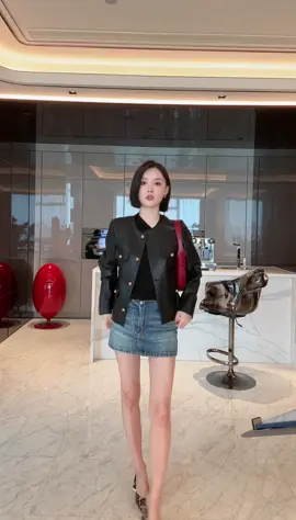 Cô nai vàng ngơ ngác, chưa thấy bác thợ săn.#phoidoxinh #bachtuyetfashion #quanaohottrend #thoitrangxuanhe #xuhuongtiktokk #foryou#fyp 