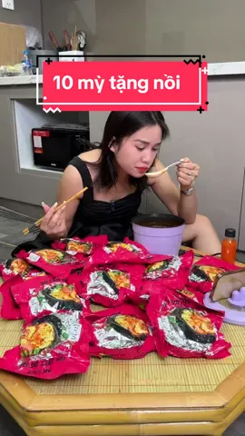 Nay em chơi lớn , 10 gói mì tặng kèm 1 nồi điện và 1 chai sốt cay #xuhuong #ancungtiktok #anvatbabao 