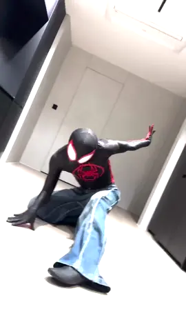 Why not? when you can waacking in Spider suit🕸️🚩