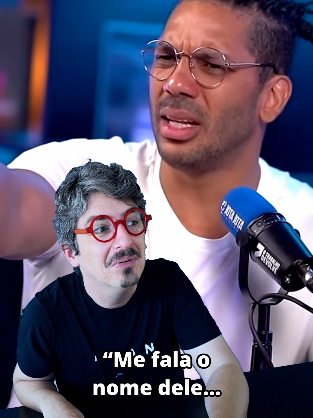 Joel Jota encontrou um problema no meu branding, sem querer. No episódio 168 de Joel Jota Podcast (21 de maio de 2024), ao mencionar meu livro “Enviesados” — sobre vieses cognitivos aplicados no design e estratégias digitais —, ele teve certa dificuldade em recordar o meu nome (Rian Dutra). Junto de comentários de alguns seguidores, que também levantaram essa questão (dificuldade de recordar meu nome), tive a ideia de aplicar estratégias psicológicas para que meu público conseguisse recordar a minha marca e, assim, melhorando meu brand recall. Dentre outras estratégias, destaco duas: 1. Gerar o Efeito de Mera Exposição. Repetição. Quando mais contato tiver com o meu nome “Rian Dutra”, mais familiar ele será. 2. Criar uma associação emocional com o público. Fazê-lo recordar em que momento da vida o público começou a me assistir. — #riandutra #joeljota #enviesados #uxdesign #ux #design #marketing #marketingdigital #branding #marca